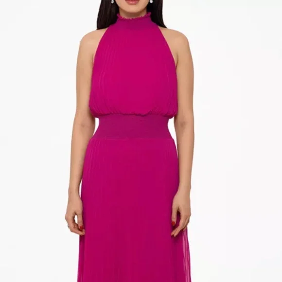 Xscape pleated chiffon gown